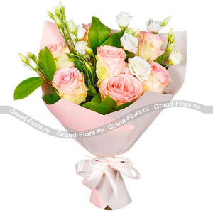 Романтичная роза - букет с розовой розой с эустомой
